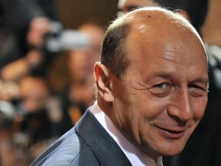 Băsescu face glume pe seama protestatarilor